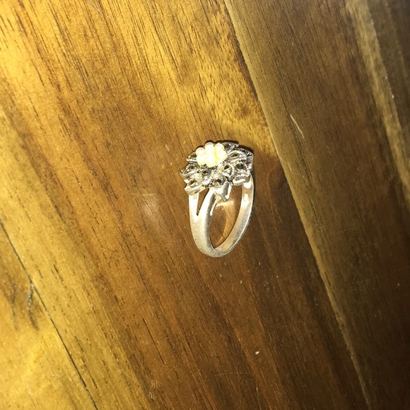 Flower Ring - Picture 6 of 7